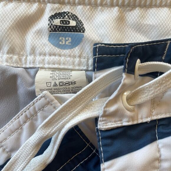 Men’s Blue Striped Oakley Swim Trunks Size 32 No Built in - Picture 4 of 4